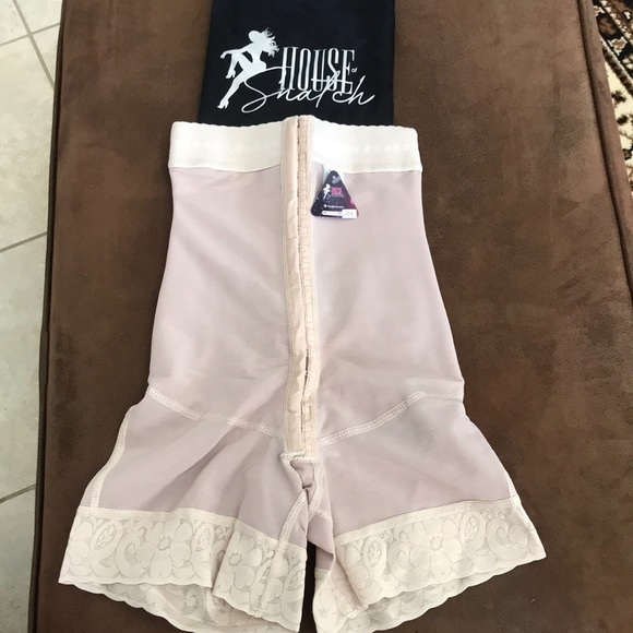 House of Snatch Fajardo Size 209 Built in Bra NWT